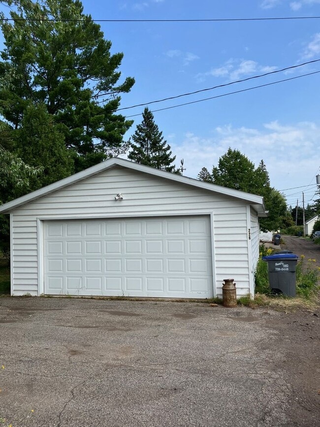 Building Photo - Available August 3rd!- Traditional Woodland 3 Bed 1 Bath w/ Deck & Garage