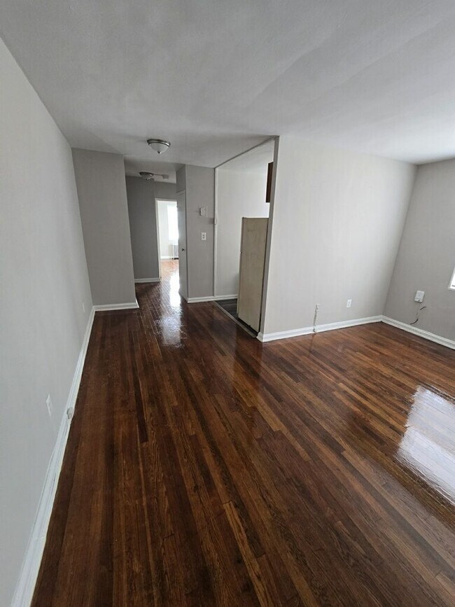 Interior Photo - 214 KENILWORTH AVE NE