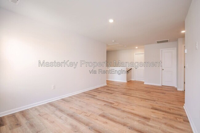 Building Photo - 633 Birchhead Dr
