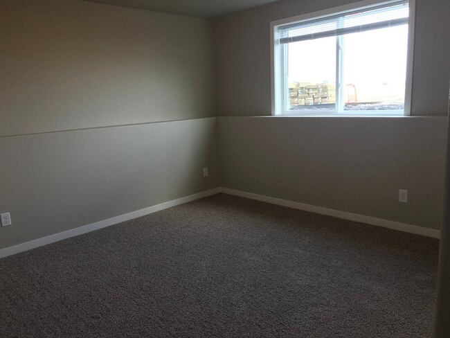 Building Photo - 4 bed 3 bath Single Family Home