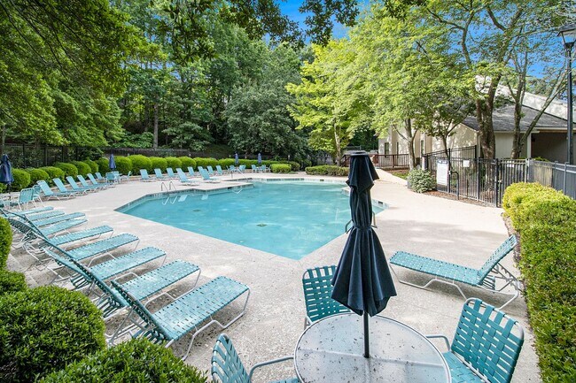 Building Photo - Sunlit 2BD/2BA with Fireplace in Peaceful ...