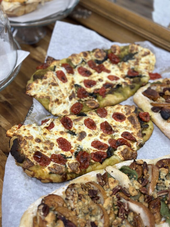 Building Photo - 114 S Lakeside Dr