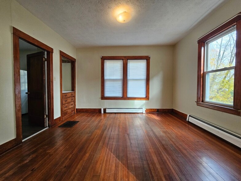 Building Photo - 13 Grove St