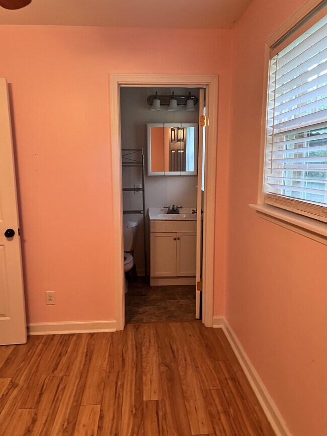 Building Photo - 69 Rainbow Rd