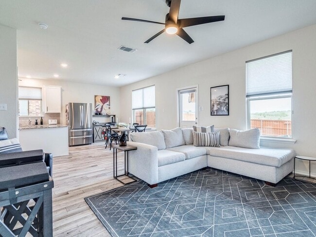 Building Photo - 624 Pepperbark Loop