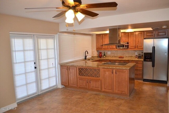 Building Photo - 3 Bedroom - 2  Bedroom - 1656 Sq. Ft - Cas...