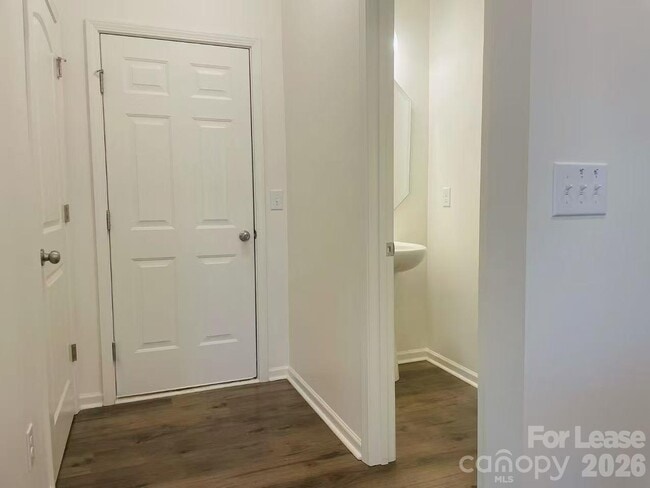 Building Photo - 5006 Beacon Ave