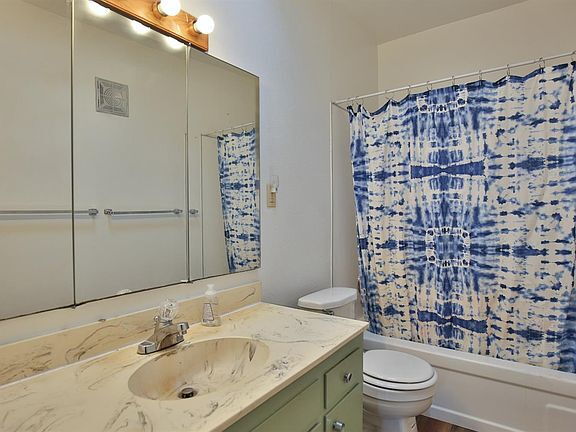 Building Photo - "Charming 3-Bedroom Home with Granite Touc...