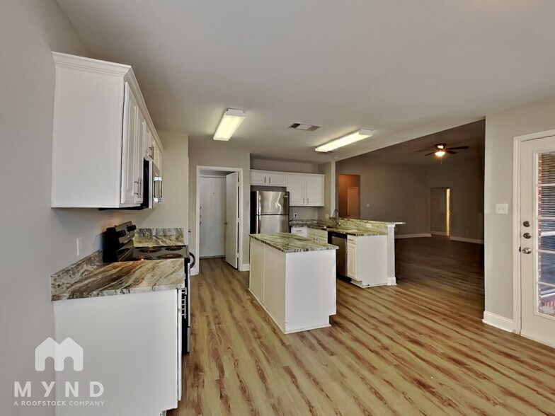 Building Photo - 105 Adams Dr