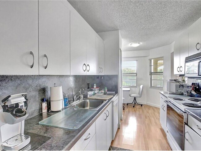 Building Photo - 1151 SW 128th Terrace