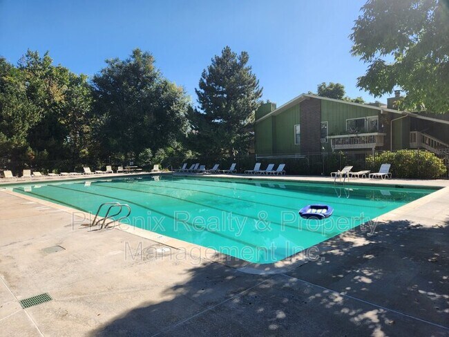 Building Photo - 2800 Kalmia Ave