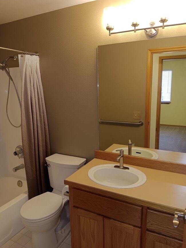 Building Photo - Charming Single-Level Home in Bend’s Mountain View Area