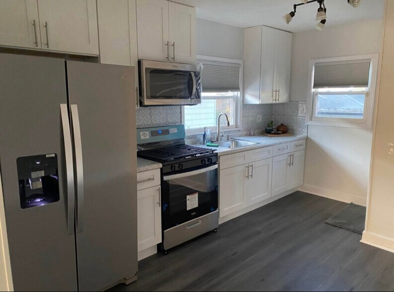 Building Photo - 318 157th St