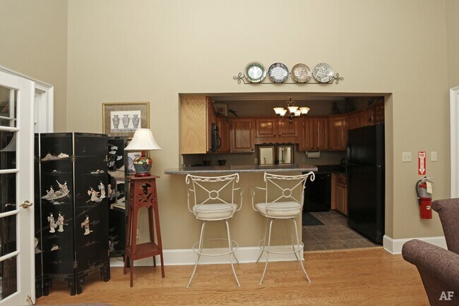 Building Photo - 190-206 (11) (NO TRANSFERS!)