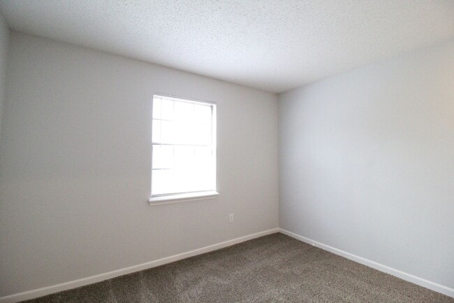 Building Photo - February FREE On This Updated 3 Bedroom 2 Bath Duplex in Olathe