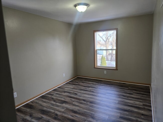 Building Photo - 94 E Montcalm St