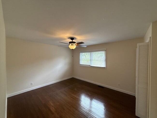 Building Photo - T.R. Lawing Realty Property
