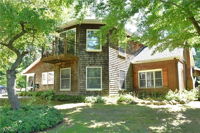 Building Photo - 2071 Dewey Rd