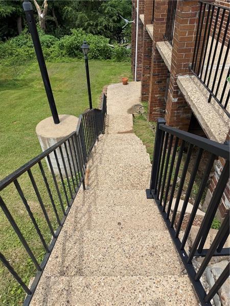 Building Photo - 735 Athalia St