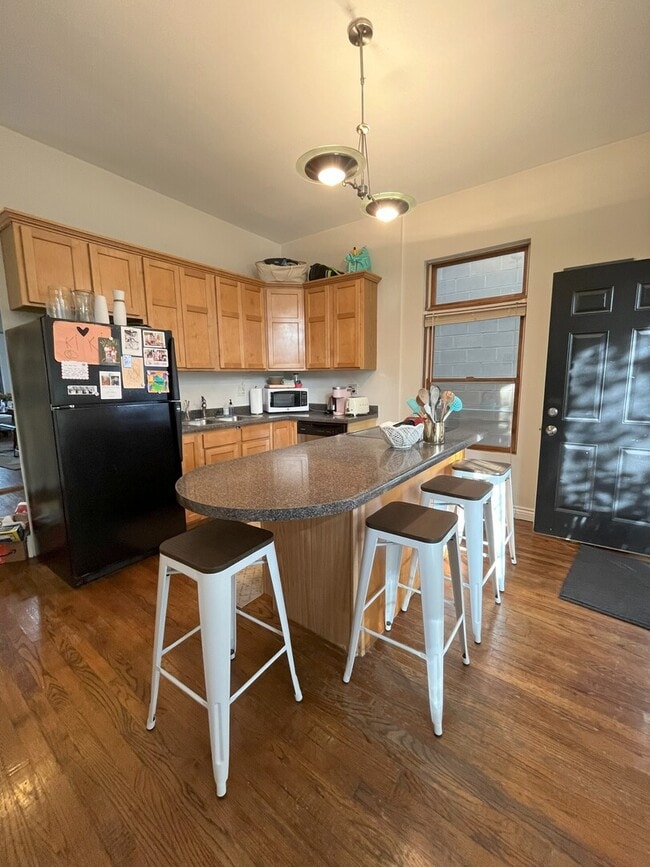 Building Photo - 2035 W Evergreen Ave