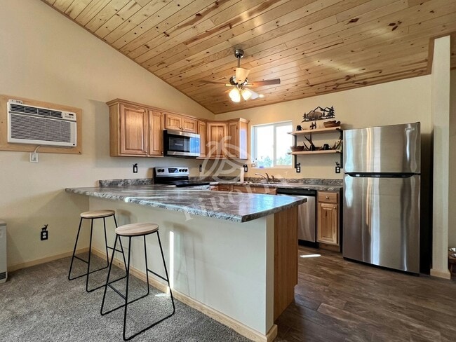 Building Photo - 2268 Meadow Ln