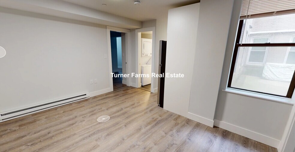 Building Photo - 211 Park Dr