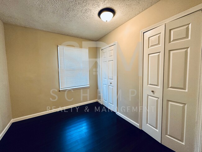 Building Photo - Modern 3BR/1BA house off Goldsmith Lane now available!