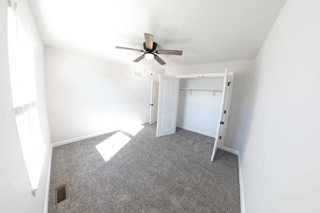 Building Photo - 374 SE 95th Rd