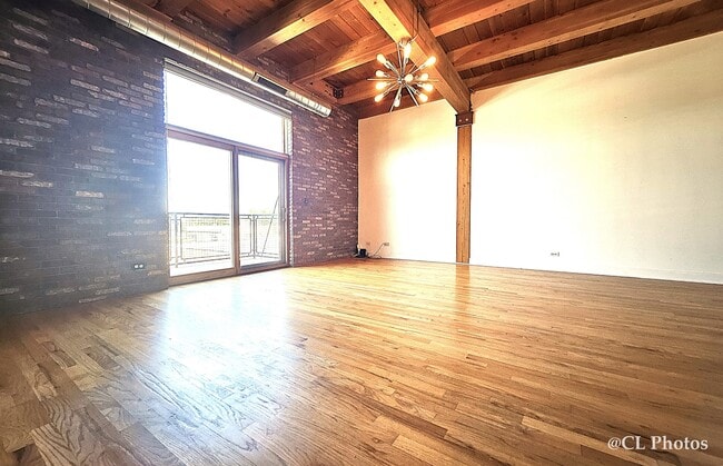 Building Photo - 500 N Damen Ave