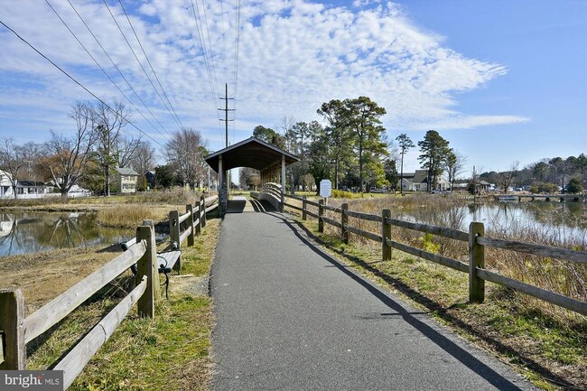 Building Photo - 215 E Chew Ave