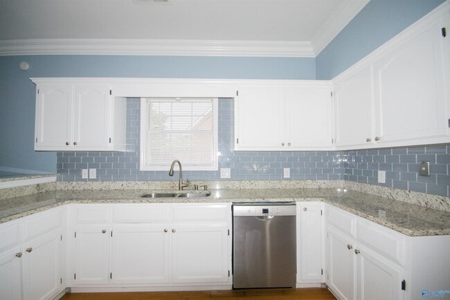 Building Photo - 104 Lancaster Ct SW