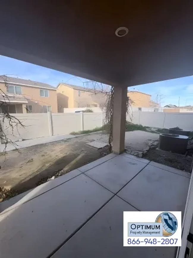 Building Photo - Beautiful 4-bedroom, 3-bathroom two-story home located in a desirable HOA community