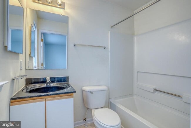 Building Photo - 407 Champs Ln