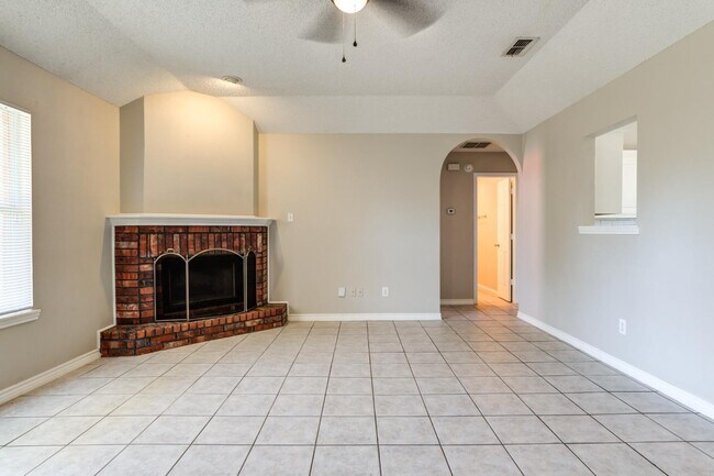 Building Photo - 6113 6th St