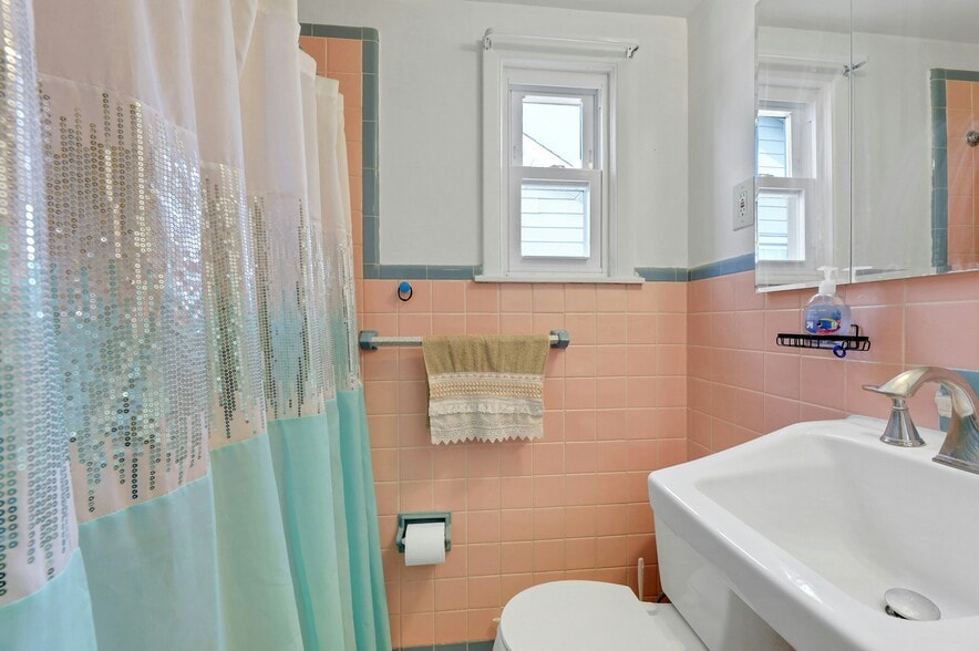BATHROOM - 188 Luddington Ave