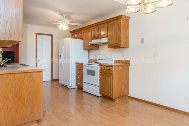 Building Photo - 3531 Leawood Ave