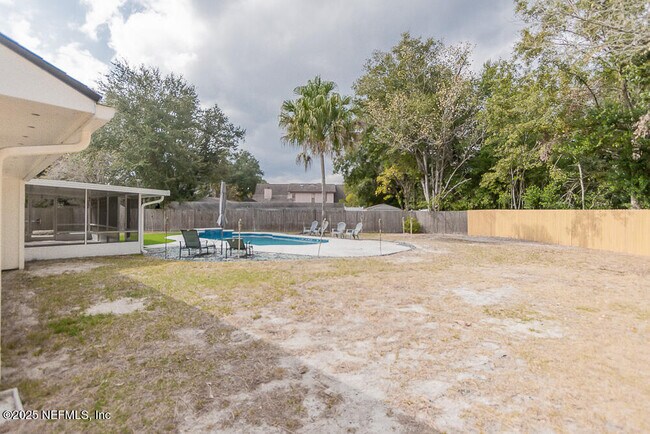 Building Photo - 8330 Cross Timbers Dr W