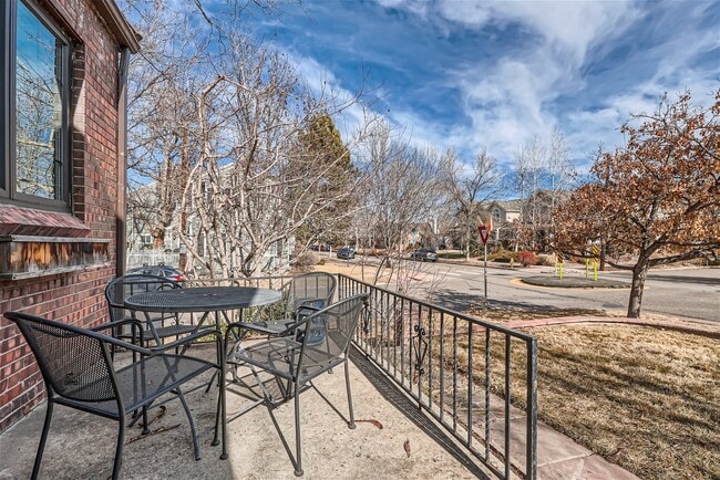 Building Photo - 695 Ash St.