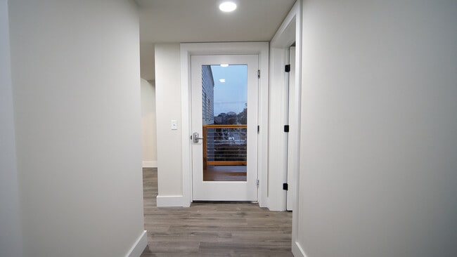 Building Photo - 15 Hungerford Terrace