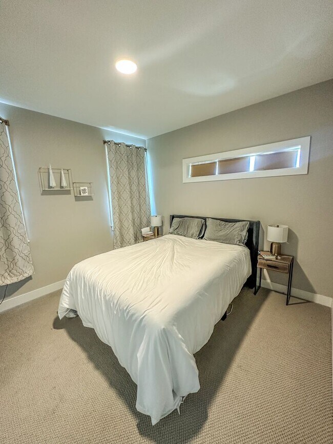 Building Photo - Beautiful "Like New" Large 2Bd 2Ba condo W/ amazing views of the flatirons!