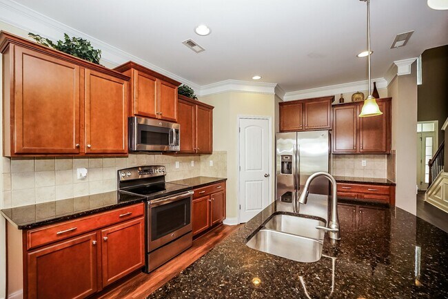 Building Photo - Beautiful 4 Bedroom Single Family Home