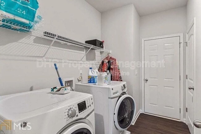 Building Photo - 4999 Rapahoe Trail