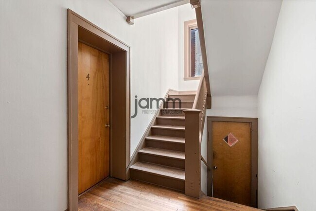 Building Photo - 2773 Hampshire-Unit 3