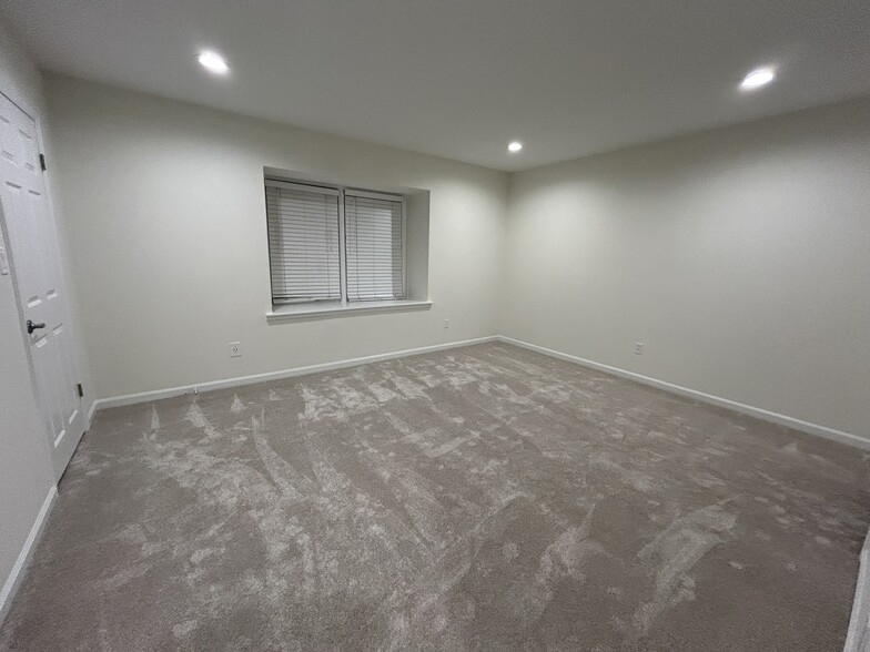 Primary bedroom - 157 Elysian Way NW