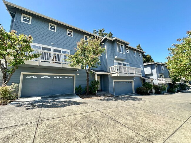 Building Photo - San Rafael Hillside Retreat