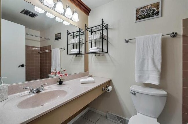 Building Photo - 151 Pilgrim Dr