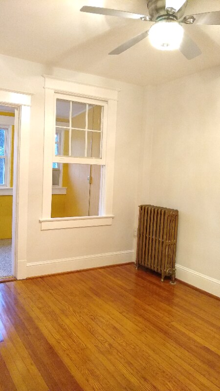 Building Photo - 1121 Oates St NE
