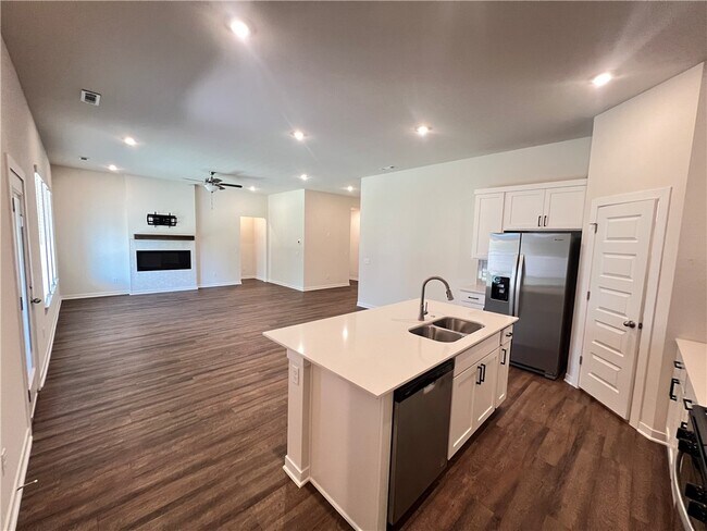 Building Photo - 522 W Branta St