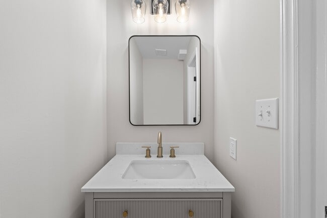 Building Photo - 365 E Williams St