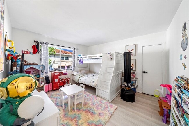 Building Photo - 840 S Shore Dr